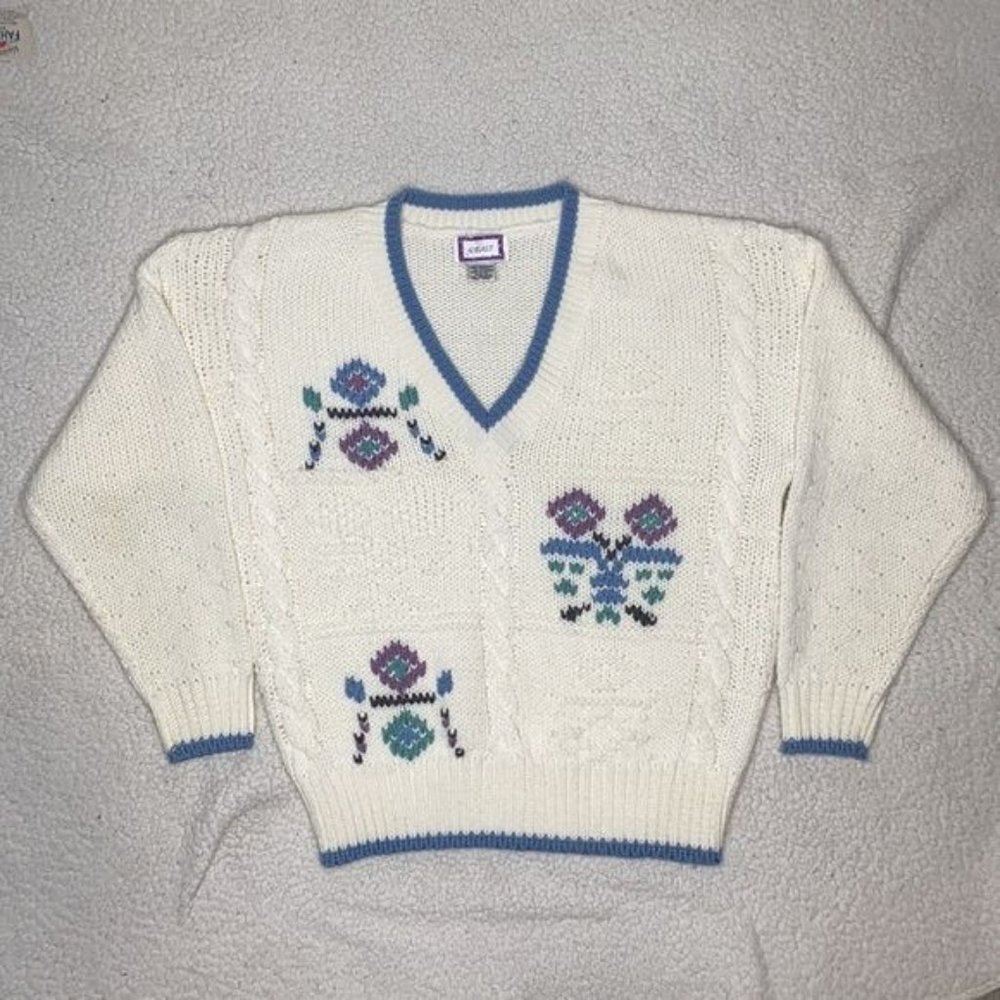Vintage 62 EAST Knitted V-Neck Sweater: Size Medium